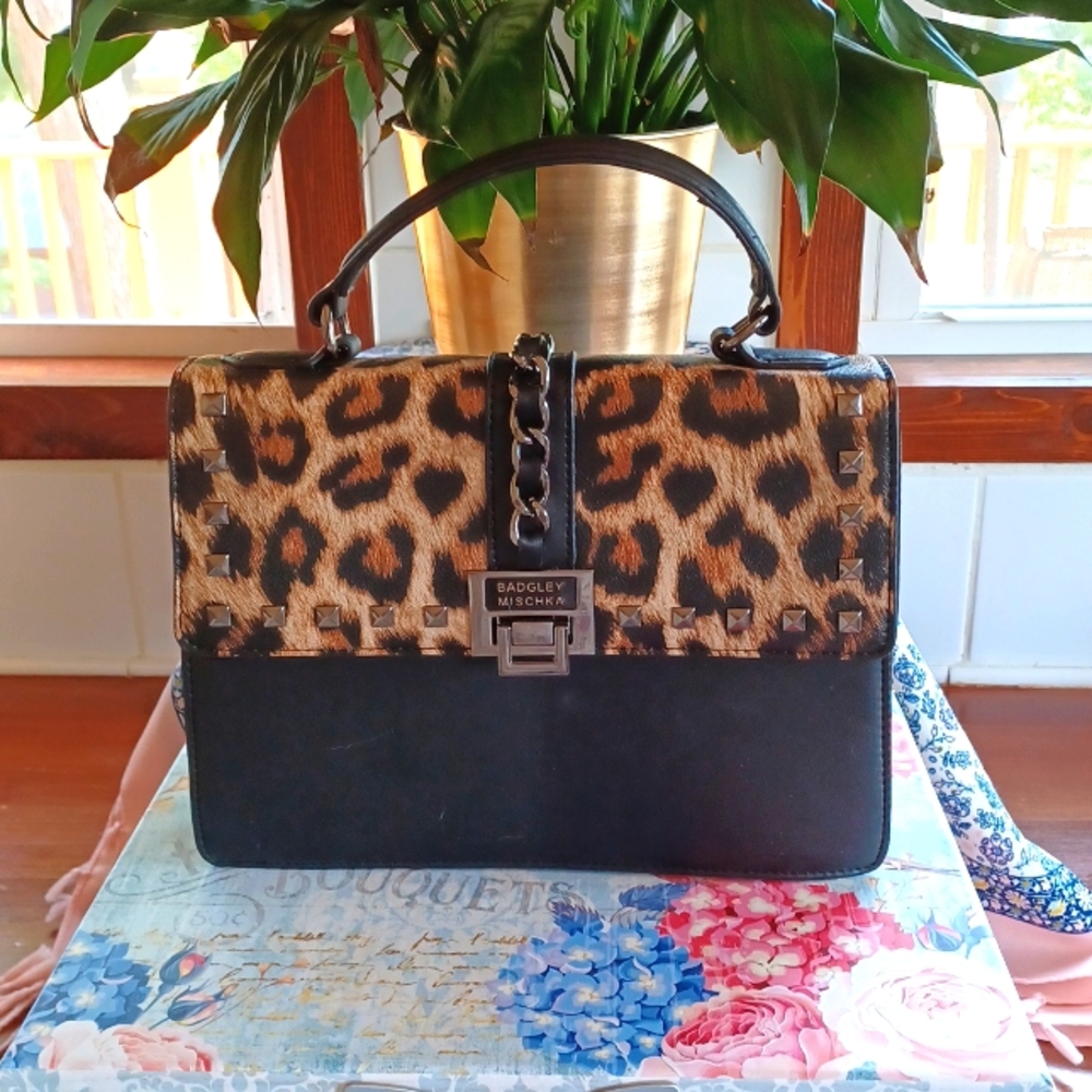 NWOT WOMEN'S HANDBAG